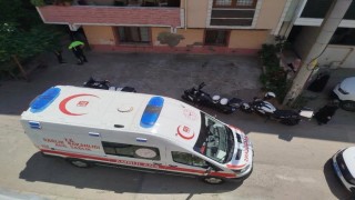 Misafir olarak bulunduğu evde başından vurulmuş halde bulunan genç kız hayatını kaybetti