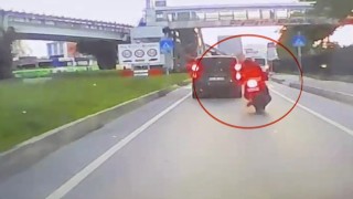 Motosiklet dolmuş minibüse arkadan çarptı: 1 yaralı