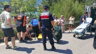 Motosiklet ile minibüs çarpıştı: Motosiklet sürücüsü hayatını kaybetti