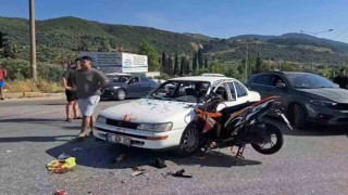 Motosiklet otomobile ok gibi saplandı