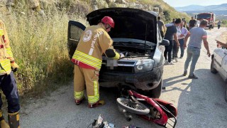 Motosiklet otomobille çarpıştı: 1 yaralı