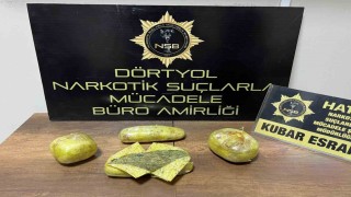 Motosiklete saklanan kubar esrarı polis buldu