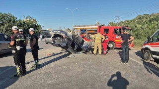 Motosikletin çarptığı otomobil devirildi: 4 yaralı