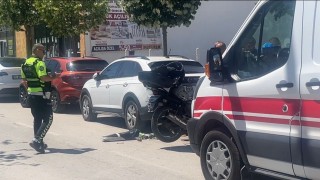 Motosikletin çarptığı yaya yaralandı