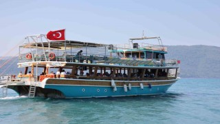 Muğla Büyükşehir Belediyesi şehit aileleri ve gazileri tekne gezisi düzenledi