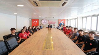 Muğlanın şampiyon öğrencileri İl Milli Eğitim Müdürü Çay ile bir araya geldi