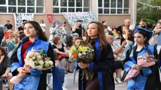 Muharrem Hasbi Anadolu Lisesinde mezuniyet sevinci