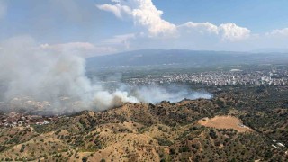 Nazillideki yangına 4 helikopterle müdahale ediliyor