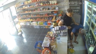 Nefes borusuna şeker kaçan bakkalı polis memuru kurtardı