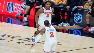 New York Knicks, San Antonio Spursü yenerek NBA finallerine galibiyetle başladı