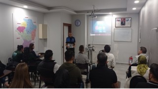 Niğde polisinden dolandırıcılığa karşı bilgilendirme çalışması