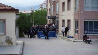 Niğdede 10. kattan düşen genç hayatını kaybetti