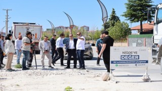 Niğdede altyapısı tamamlanan yollar sıcak asfaltla yenileniyor