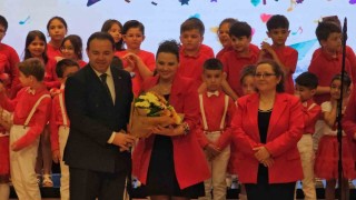 Öğrenciler sahnede devleşti, Maarif Öğrenci Korosu büyük ilgi gördü