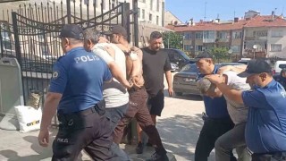 Okul girişinde bekçiyi darp eden 2 şahıs tutuklandı