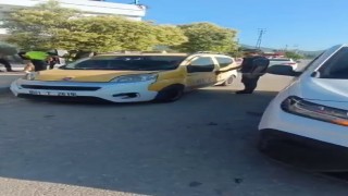Öncü eşliğinde ticari taksiyle göçmen kaçırırken polise yakalandılar