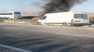Orta refüje giren panelvan araç alev aldı: 1 yaralı