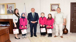 Ortaokul öğrencilerinden Gazzedeki yaşıtları için anlamlı kitap
