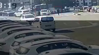 Otokoça yönelik silahlı saldırı anı kameraya yansıdı
