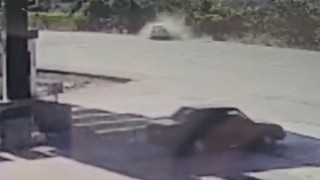 Otomobil park halindeki araca çarptı: 1 ölü, 2 yaralı