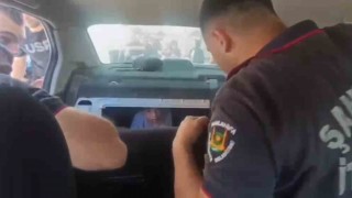 Otomobille aradıkları çocuk bagajdan çıktı