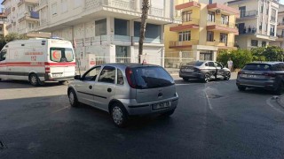 Otomobiller çarpıştı, kaza anı kameraya yansıdı