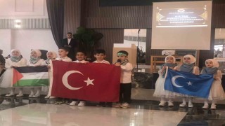 Paluda Kuran kursu öğrencilerinin mezuniyet sevinci