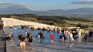 Pamukkale bayramda 113 bin ziyaretçiyi ağırladı