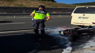 Panelvana çarpan motosikletli ağır yaralandı