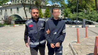 Park halindeki motosikletlere zarar verip birini çaldı: 18 yaşındaki şüpheli yakalandı