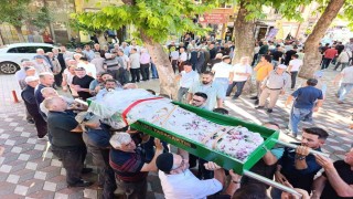Park halindeki otomobilde ölü bulunan genç kız toprağa verildi