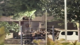 Parkta tekme tokatlar havada uçuştu
