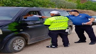 Polis ekipleri araçları tek tek bilgilendirdi