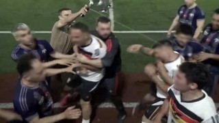 Polislerin oynadığı maçta yumruklar konuştu, arbede biber gazıyla son buldu