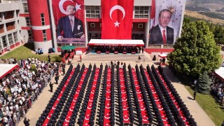 POMEMde mezuniyet coşkusu: 408 öğrenci polisliğe ilk adımını attı