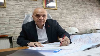 Sabah kafasında baretle inşaatta geziyor, akşam ise eldivenleri takıp ringe çıkıyor