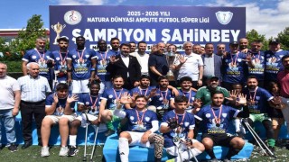 Şahinbey Ampute Futbol Takımı şampiyonluk kupasını kaldırdı