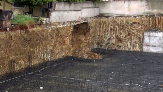 Sancaktepede inşaat alnında toprak kayması