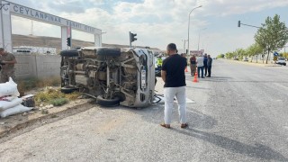 Şanlıurfada kamyonet devrildi: 2 yaralı