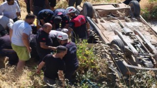 Şanlıurfada otomobil şarampole devrildi: 1 ölü, 4 yaralı