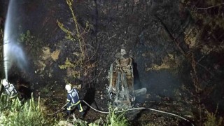 Şarampole yuvarlanan otomobil orman yangınına neden oldu