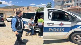 Sasonda LGSye yetişemeyen öğrencilerin imdadına polis yetişti