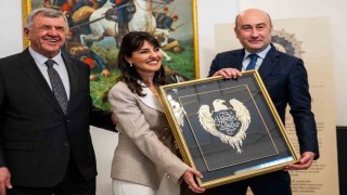 ‘Seçkiler Sergisi sanatseverlerle buluştu