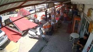 Serikte hortum paniği: Üzerine tente devrilen vatandaşın yardımına çevredekiler yetişti