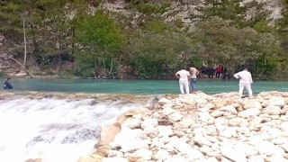 Serinlemek için girdiği çayda kaybolan genç için arama çalışmaları başlatıldı