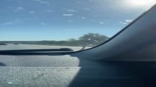Seyir halindeki aracın kaputunda yılan paniği