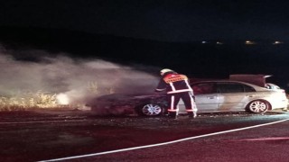 Seyir halindeki otomobil alevlere teslim oldu