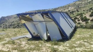 Şiddetli rüzgar konteyneri 100 metre sürükledi