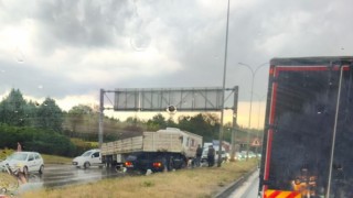 Şiddetli yağışlar beraberinde kazaları da getirdi