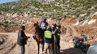 Siirtte kalp krizi geçiren kadın, katır sırtında sağlık ekiplerine ulaştırıldı